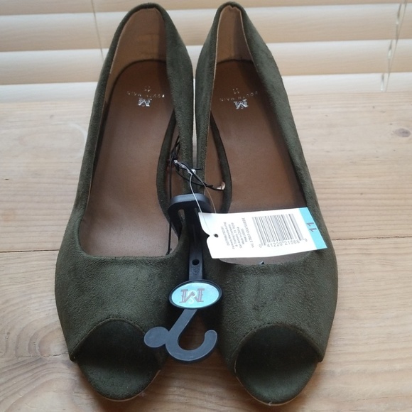 South Main Shoes - 🆕️Olive Wedges